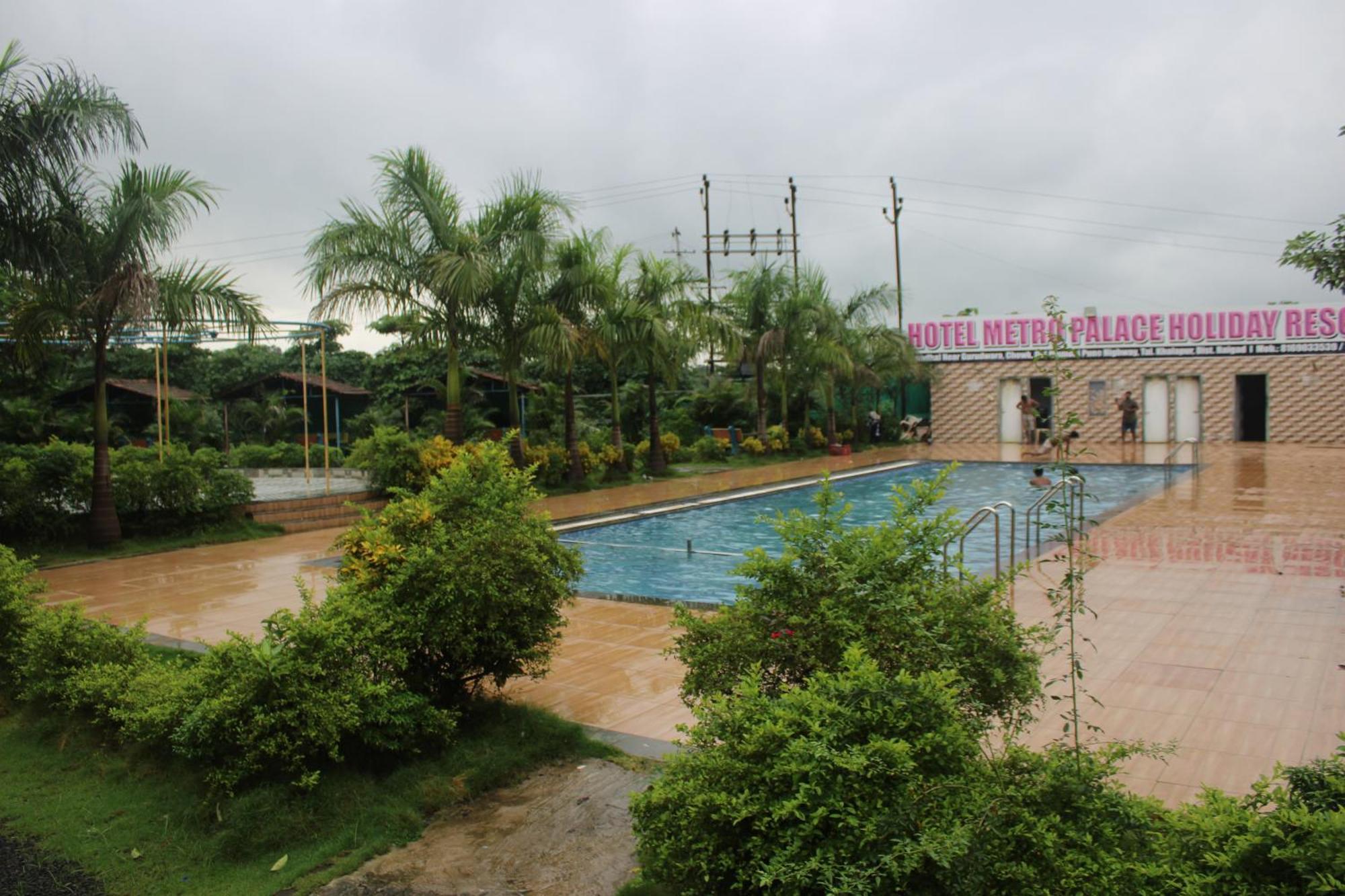 Hotel Metro Palace Resort คาร์จัต ภายนอก รูปภาพ