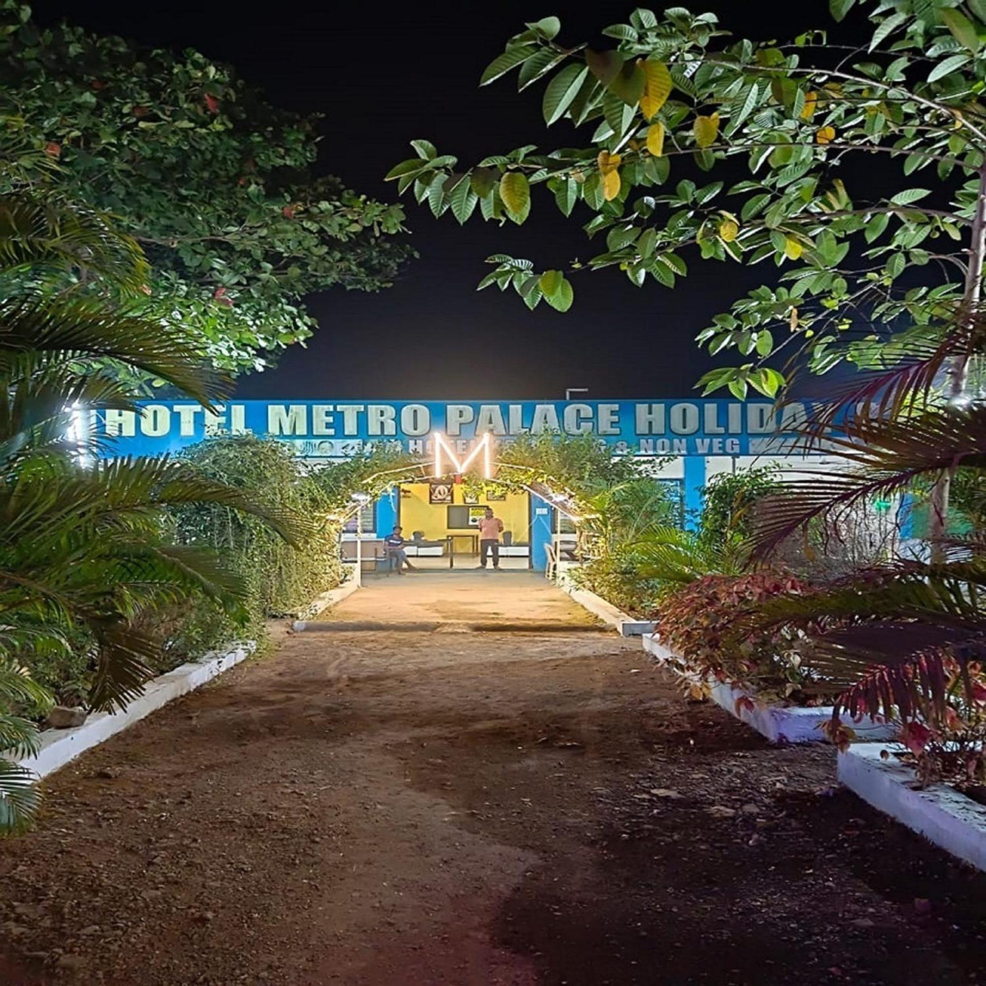 Hotel Metro Palace Resort คาร์จัต ภายนอก รูปภาพ
